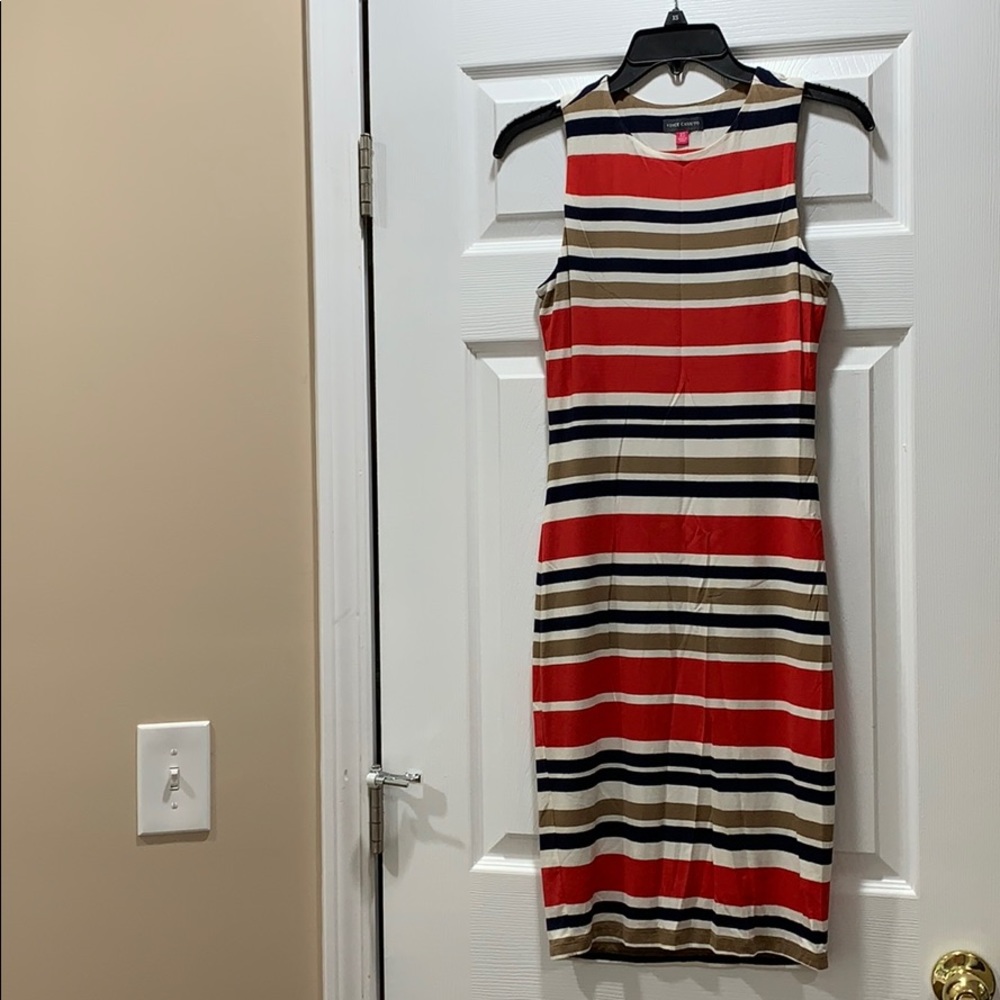 Vince Camuto body con dress